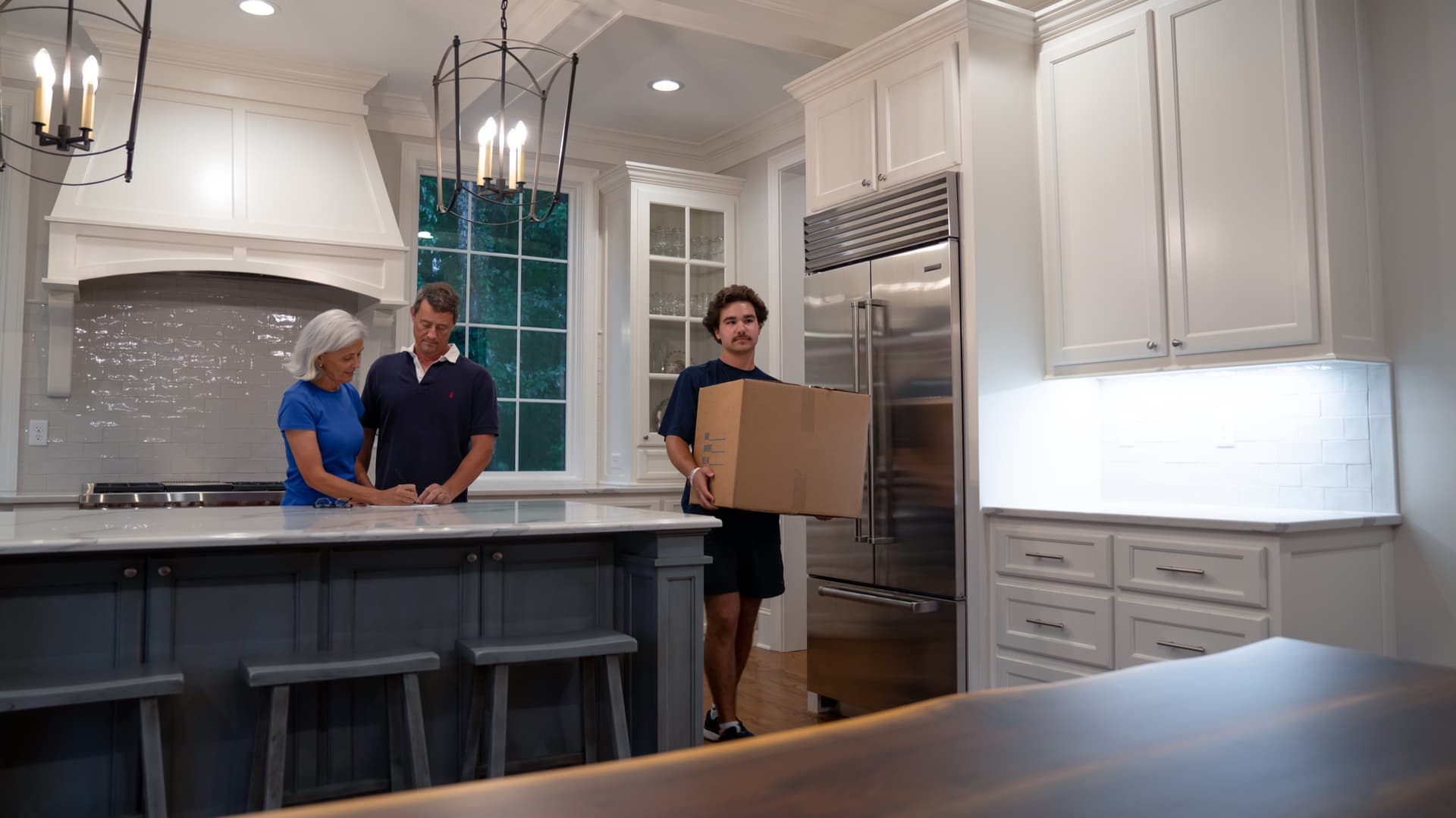 Undergrads crew delivering boxes for Myrtle Beach customers